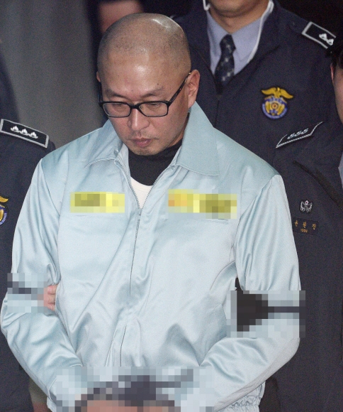 문화계 비선권력으로 지목된 차은택씨가 11일 서울 중앙지법으로 영장실질심사를 받기 위해 들어오고 있다. 정연호 기자 tpgod@seoul.co.kr