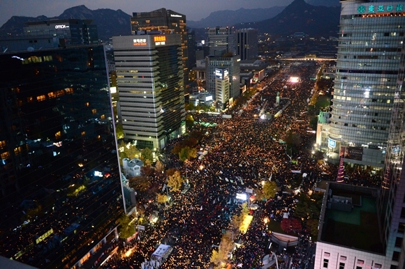 3차 촛불집회, 광화문 가득 메운 시민들의 촛불 행렬