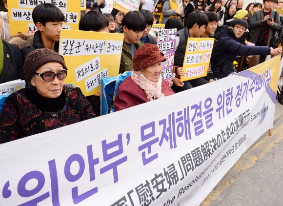 16일 서울 종로구 옛 주한일본대사관 앞에서 일본군 위안부 문제 해결을 위한 정기 수요시위가 열리고 있다.2016. 11. 16. 박윤슬 기자 seul@seoul.co.kr