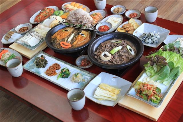 원주 ‘토요’의 서낭할머니보쌈.
