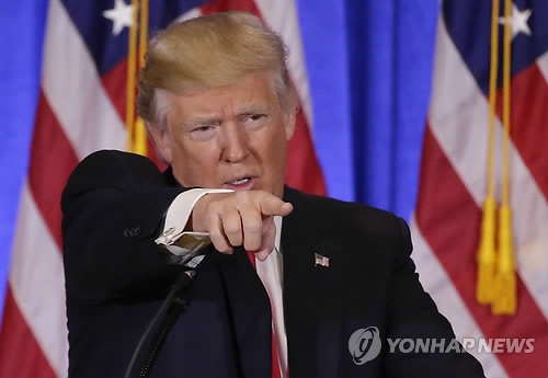 기자회견 하는 트럼프 [AP=연합뉴스]