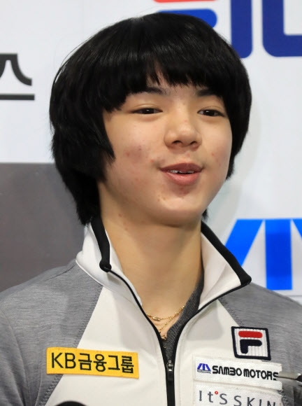 미소짓는 차준환