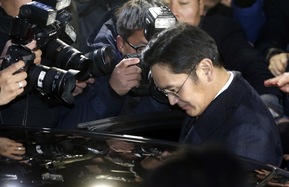 22시간 조사 받고 귀가