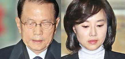 김기춘(왼쪽 사진) 전 청와대 비서실장과 조윤선 문화체육관광부 장관이 17일 피의자 신분으로 서울 강남구 대치동 박영수 특별검사 사무실에 출석하고 있다. 강성남 선임기자 snk@seoul.co.kr