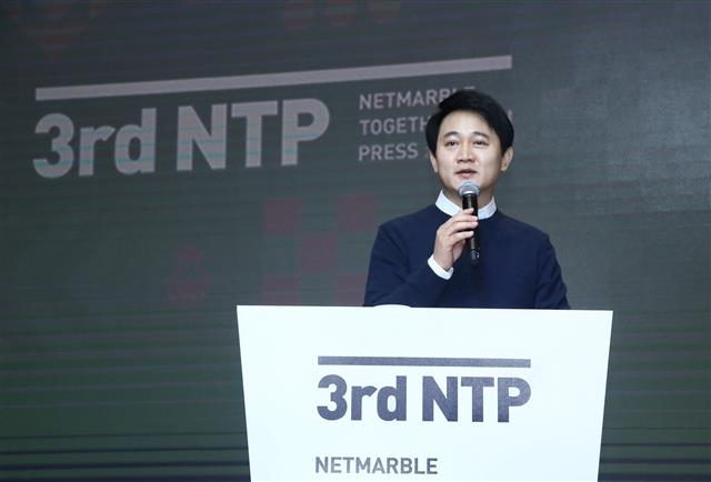 방준혁 넷마블게임즈 의장이 18일 서울 여의도의 한 호텔에서 연례 기자간담회를 열고 “국산 역할수행게임(RPG)의 세계화를 통해 중국과 일본, 미국 등 해외 빅3 마켓을 개척하겠다”고 밝히고 있다. 넷마블게임즈 제공