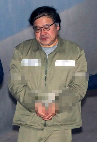 법정으로 향하는 안종범