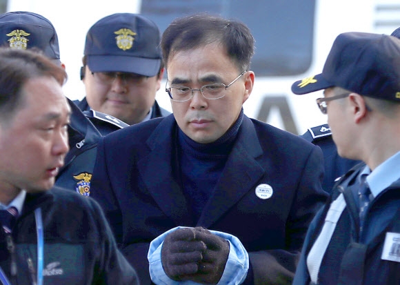 대심판정 향하는 김종 전 차관