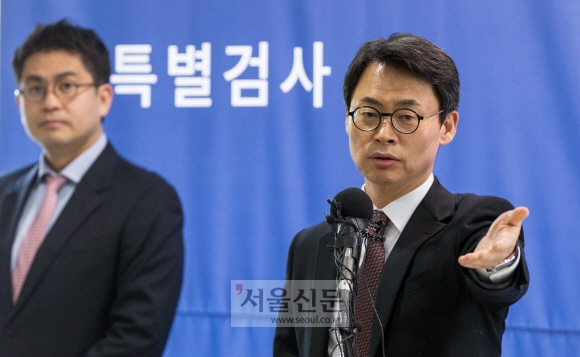 특검팀 대변인 이규철 특검보