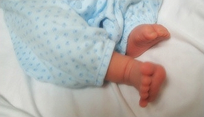 영유아에게 폐렴이나 기관지염을 일으키는 RSV 감염자가 늘고 있어 보건당국에 비상이 걸렸다.