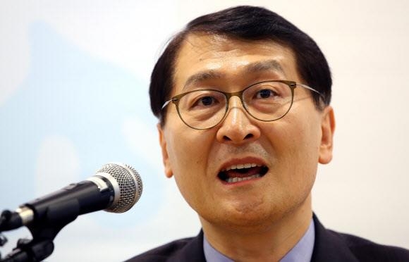 위성호 신한은행장이 7일 서울 남대문로 신한은행 본점에서 열린 취임 기자간담회에서 소감을 말하고 있다. 연합뉴스