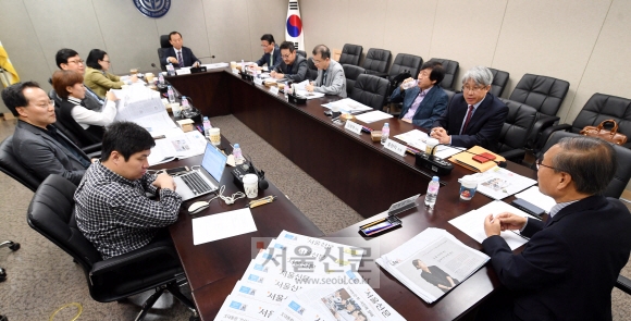 제95차 서울신문 독자권익위원회(위원장 박재영 서울대 행정대학원 객원교수)가 30일 서울 중구 세종대로 서울신문사 9층 회의실에서 열리고 있다. 정연호 기자 tpgod@seoul.co.kr