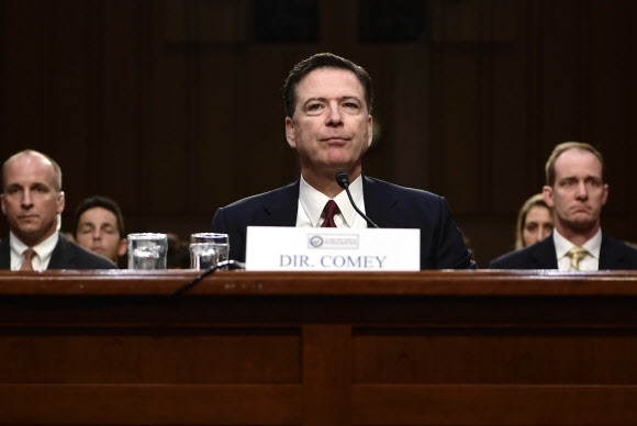 제임스 코미 전 FBI 국장, 미 상원 정보위 청문회 출석