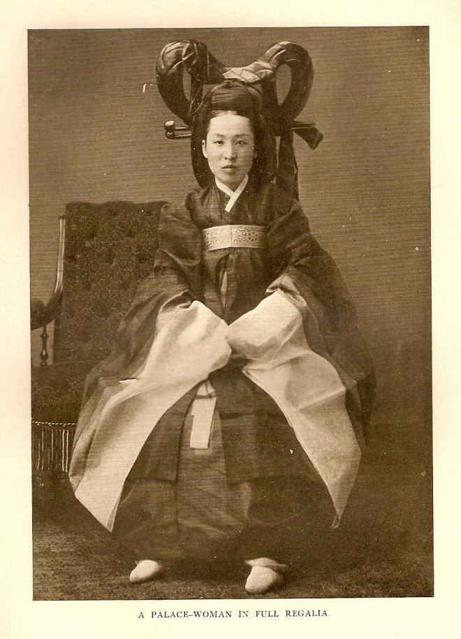 1975년 프랑스에서 발견된 ‘La Coree’에 실린 명성황후 사진