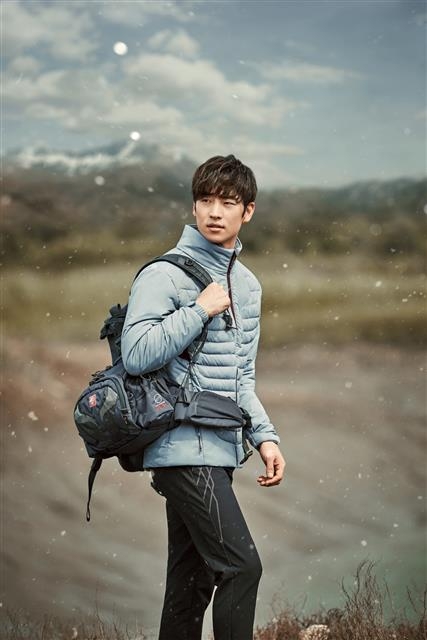 AWC라는 기능성 소재를 이용해 보온 효과를 높인 블랙야크의 남성용 ‘B2XT6자켓W’.