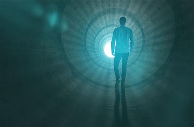 환자 뜻에 따라 연명의료를 중단할 수 있는 연명의료결정법(존엄사법) 시범 사업이 시작된 가운데 찬반 여론이 첨예하게 대립하고 있다. 출처 123rf.com