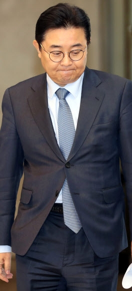 전병헌, 굳은 표정