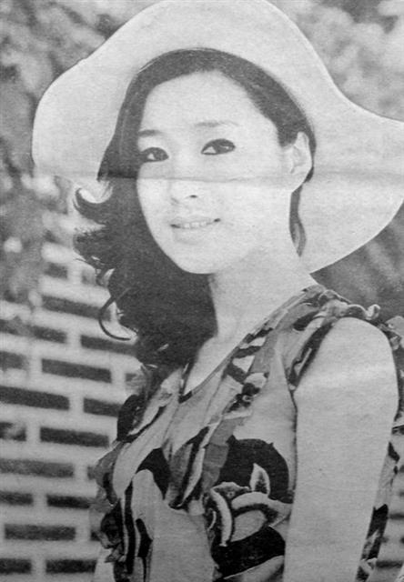 한창 인기를 모으고 있을 무렵의 배우 안옥희. 연극, 드라마, 영화는 물론 문학에도 재능을 보였다.