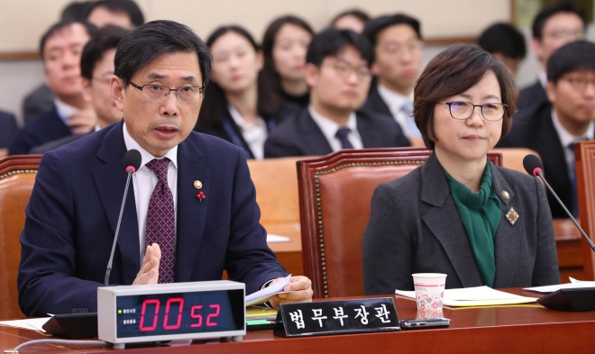 답변하는 박상기  법무부 장관