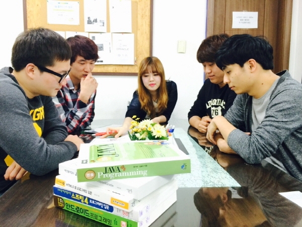 경영기술개발원교육센터는 ‘빅데이터분석, 머신러닝, 자바개발자 양성교육’ 과정을 운영 중이다. IT업계에서 부족한 자바개발 전문 인력 양성 및 4차 산업 기술 교육을 통해 청년 실업 문제를 해소하고 실무에서 개발할 수 있는 기술을 훈련시킨다는 취지다.