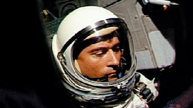 5일(현지시간) 88세을 일기로 세상을 떠난 미국 우주비행사 존 영이 1965년 제미니 3호에 탑승해 첫 우주비행에 나섰을 때의 모습. AFP 자료사진