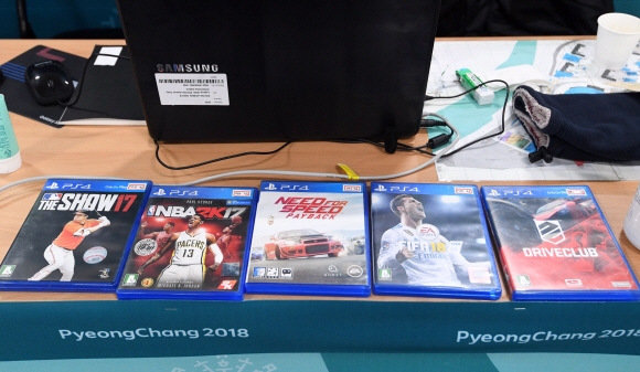2018 평창 동계올림픽 개막을 3일 앞둔 6일 오후 평창 올림픽빌리지에서 미디어 투어 행사가 열렸다. 각국 선수들이 레크레이션룸에서 즐긴 게임들. 박지환 기자 popocar@seoul.co.kr.
