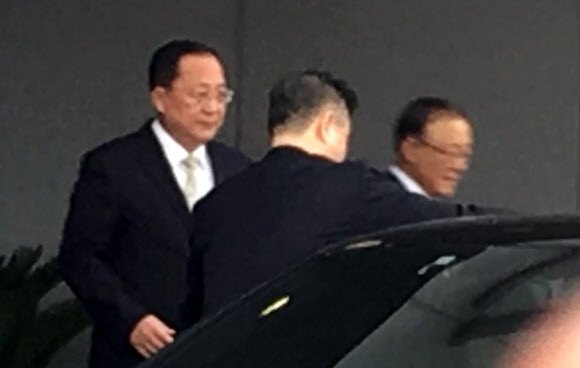 리용호 북한 외무상 베이징 도착