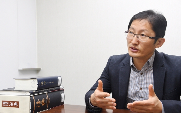 박준영 변호사는 “누명을 썼던 피해자들의 눈물을 닦아 주려면 무죄판결 못지않게 어떻게 그런 일이 일어날 수 있었는지 제대로 밝히는 게 중요하다”고 강조했다. 최해국 선임기자 seaworld@seoul.co.kr