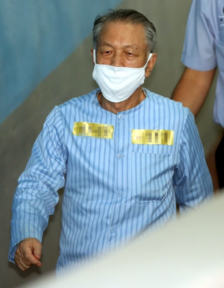 김기춘, ‘화이트리스트’ 속행공판 출석