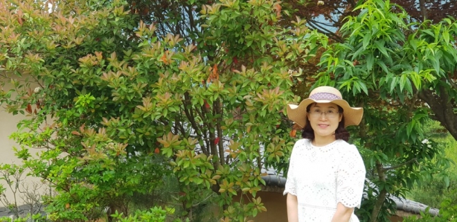 인형작가 류오동씨가 7일 전시회를 앞두고 서울신문과의 인터뷰에서 “헝겊인형들이 걸어오는 말을 실행하다 보니 하나의 인형 세계를 창조하게 됐다”고 말하고 있다.
