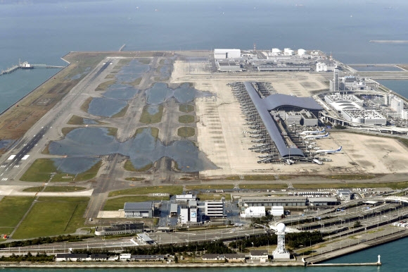 개항 24주년 기념일에 ‘폐쇄’ 참사 맞은 간사이공항
