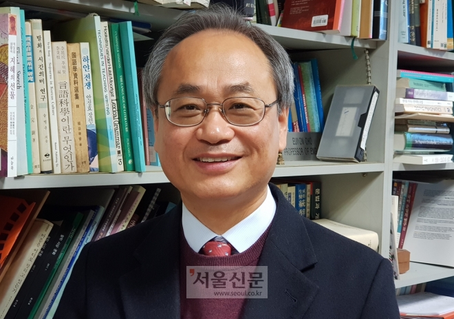조의연 동국대 번역학연구소장은 7일 서울신문과의 인터뷰에서 “AI와 인간이 번역 경쟁시대로 접어들었지만 AI 번역의 품질은 인간을 따를 수가 없다”고 말했다.