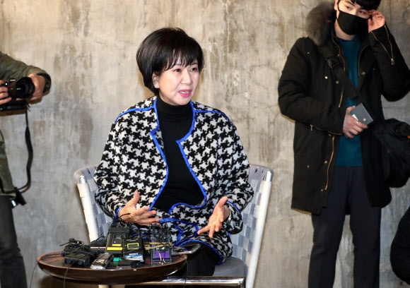 목포에서 현장 기자회견하는 손혜원