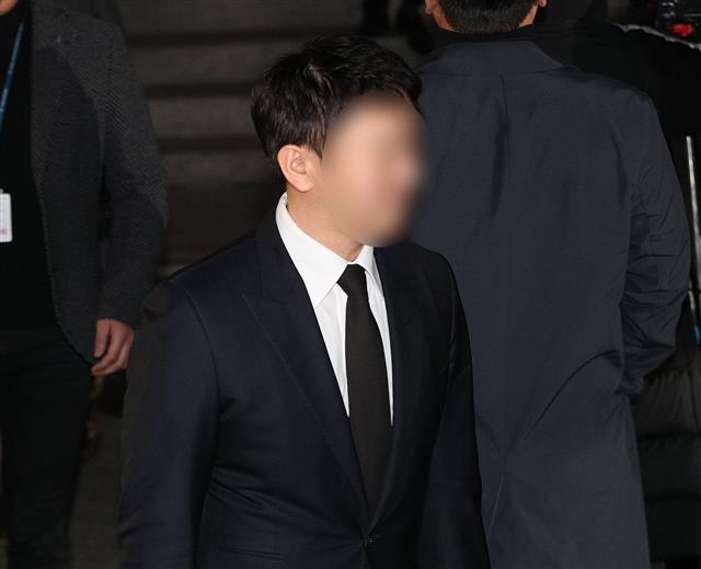 승리가 설립을 준비 중이던 투자업체 유리홀딩스 유인석 대표가 15일 오전 서울 종로구 서울지방경찰청에서 조사를 마친 뒤 청사를 나오고 있다. 2019.3.15 연합뉴스