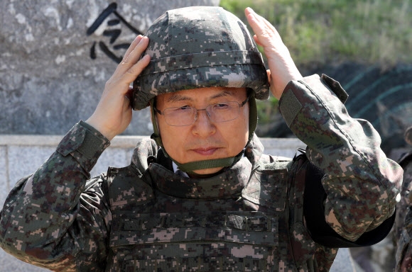 전투모 착용한 황교안 대표