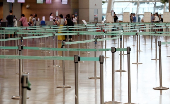 인천공항 일본행 탑승 수속 ‘썰렁’
