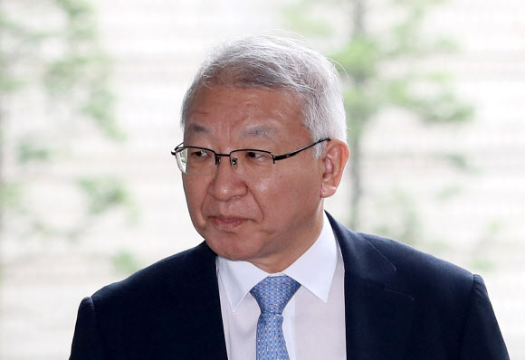법정 향하는 양승태 전 대법원장