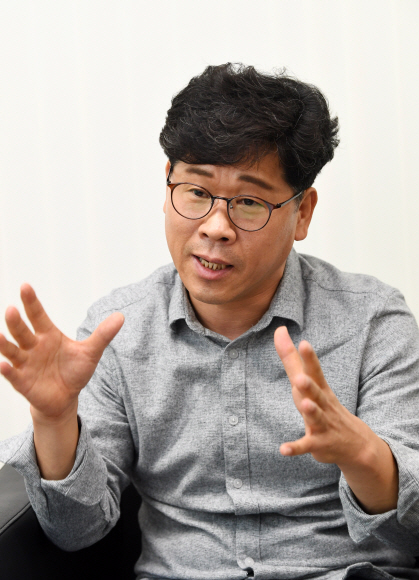 민주노총 위원장을 지낸 노동자 한상균씨가 20일 서울신문 본사에서 가진 인터뷰에서 “노조 없이 일해 온 노동자와의 연대를 숙명으로 느꼈다”고 말했다. 도준석 기자 pado@seoul.co.kr