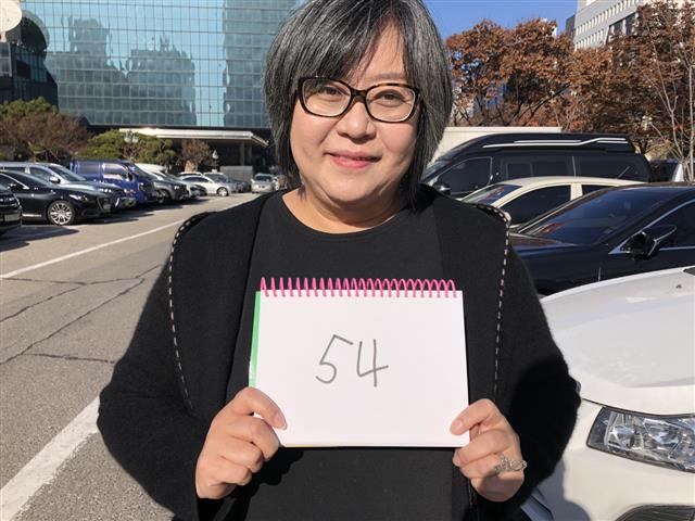 사회 소수자들이 말하는 한국 사회의 인권 점수는 민망할 정도로 낮다. 정혜실 대표는 54점을 줬다.