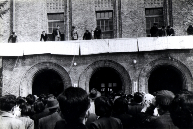 1957년 서울대 신입생 합격자 발표 장면. 출처:서울대 홈페이지