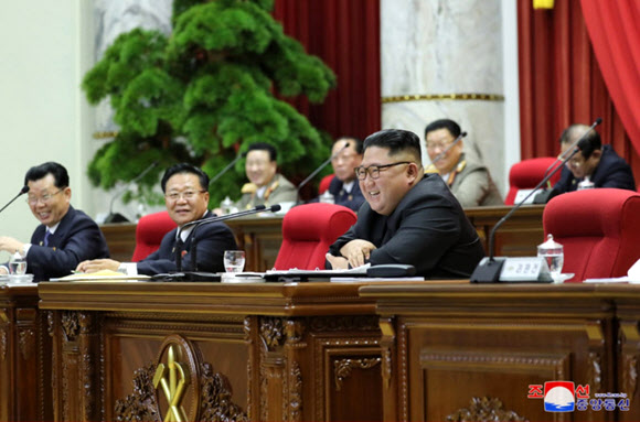 활짝 웃는 김정은