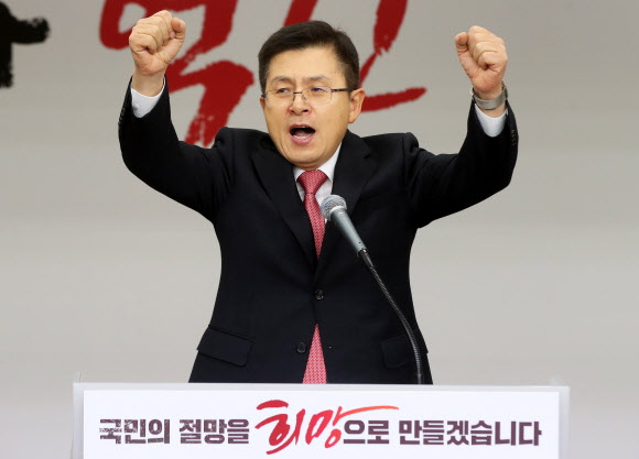 격려사 하는 황교안 대표