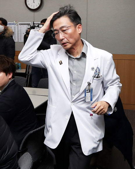 이국종 “아주대병원 돈 따오라는 말에 지쳐”