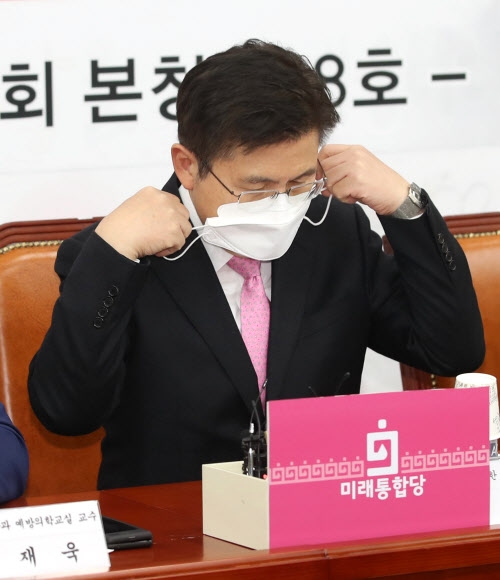 마스크 벗는 황교안 대표