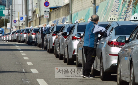 코로나19가 만든 줄서기 풍경