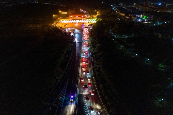 봉쇄 풀린 우한 6만5000명 탈출 러시