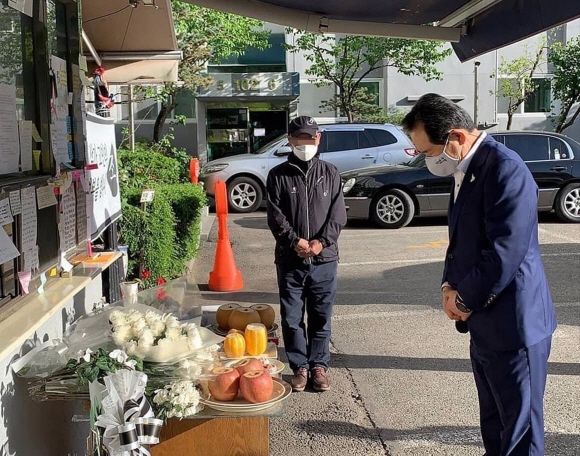 ‘사람 존중 사회 꼭 이루겠습니다’… 정총리 ‘강북구 경비원’ 조문