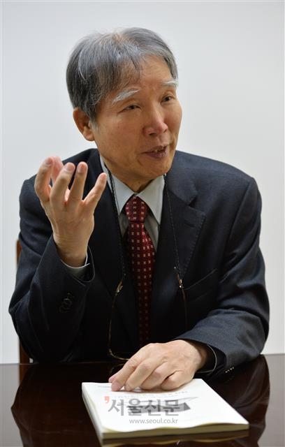 사회운동과 한국 근현대문학은 임헌영 민족문제연구소장의 삶을 정의하는 두 축이다.
