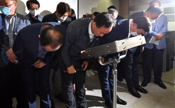 14일 서울 영등포구 중소기업중앙회에서 열린 기자회견에서  배동욱 소상공인연합회 회장이 고개숙여 사과인사를 하고 있다. 2020.7.14 박지환기자 popocar@seoul.co.kr