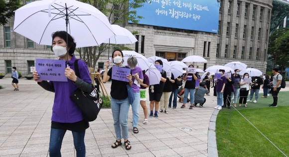 “당신은 혼자가 아닙니다” 보랏빛 연대
