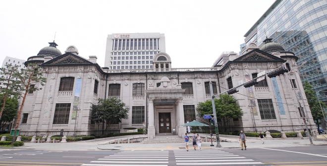 과거 한국은행 본관으로 쓰였던 서울 중구 화폐박물관. 화폐박물관 뒤로 1987년 건립된 신관이 보인다. 연합뉴스